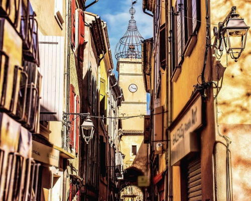 Venez découvrir le charme de la ville de Manosque en Provence !